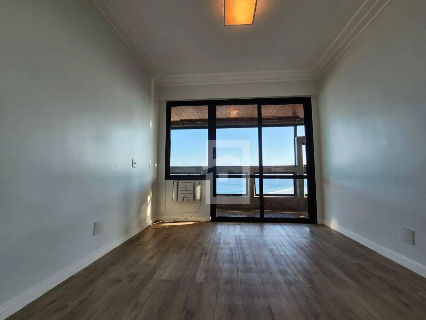 4-bedroom apartment with enclosed balcony and private garden — photo 39