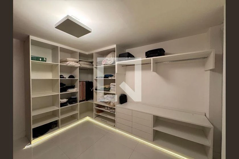 Rental house with 4 suites and 450 m² — photo 9