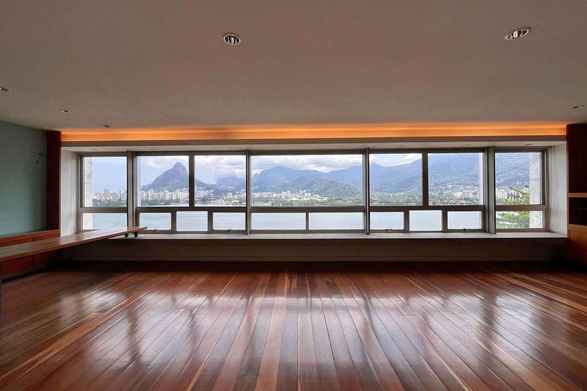 3-bedroom apartment with a water view — photo 30