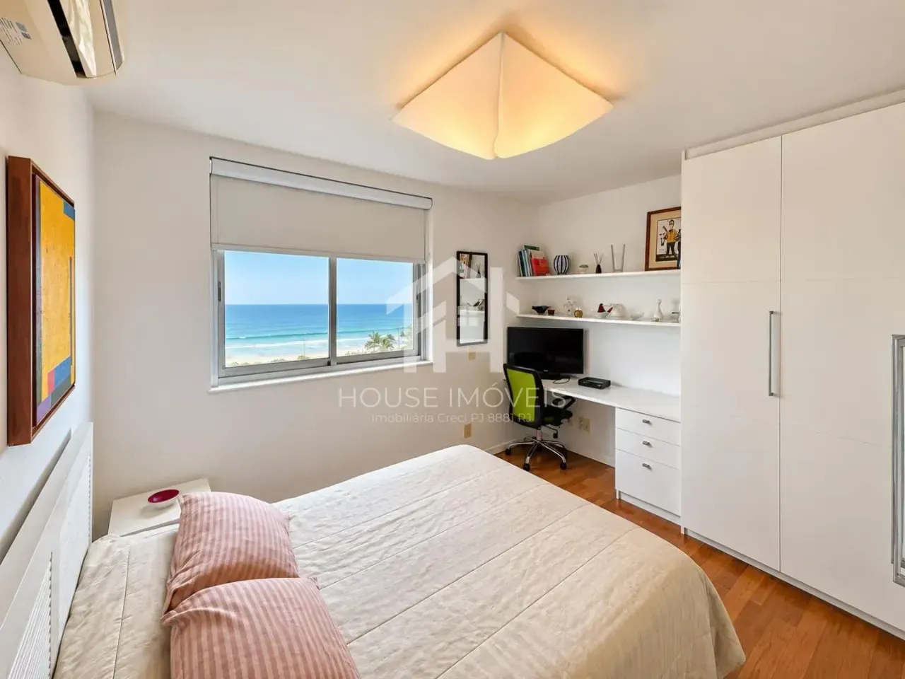 3-bedroom apartment with a water view in Rio de Janeiro — photo 5