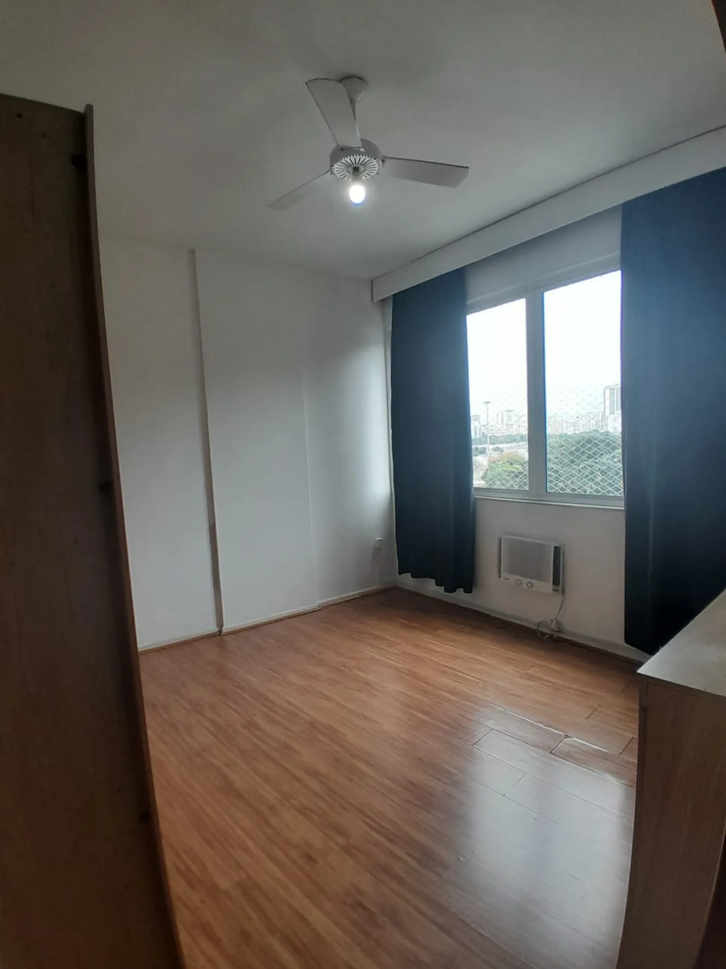 Apartment, 88 m², with wood or laminate floors — photo 8