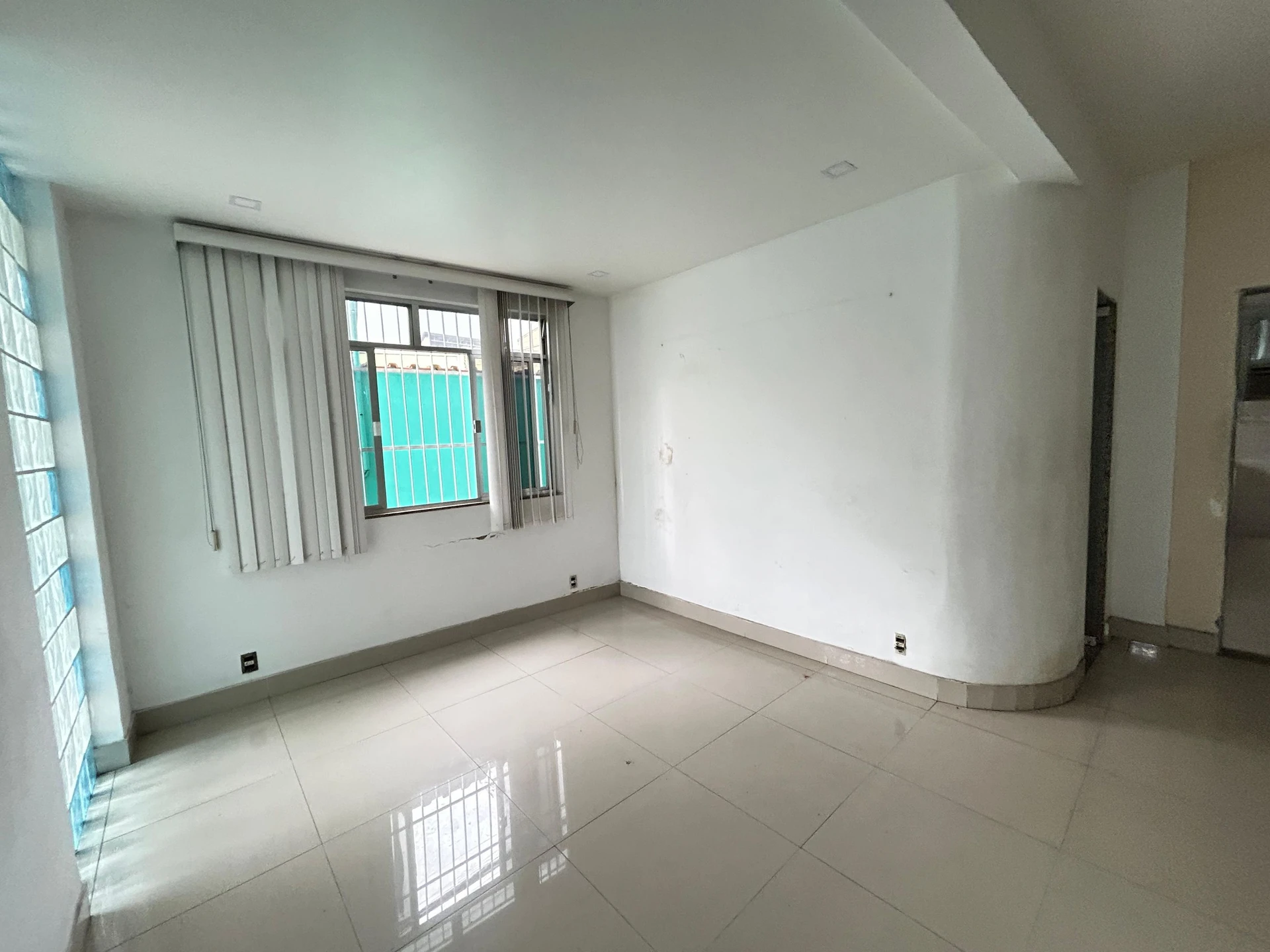 House, 300 m², with a walk-in closet — photo 43