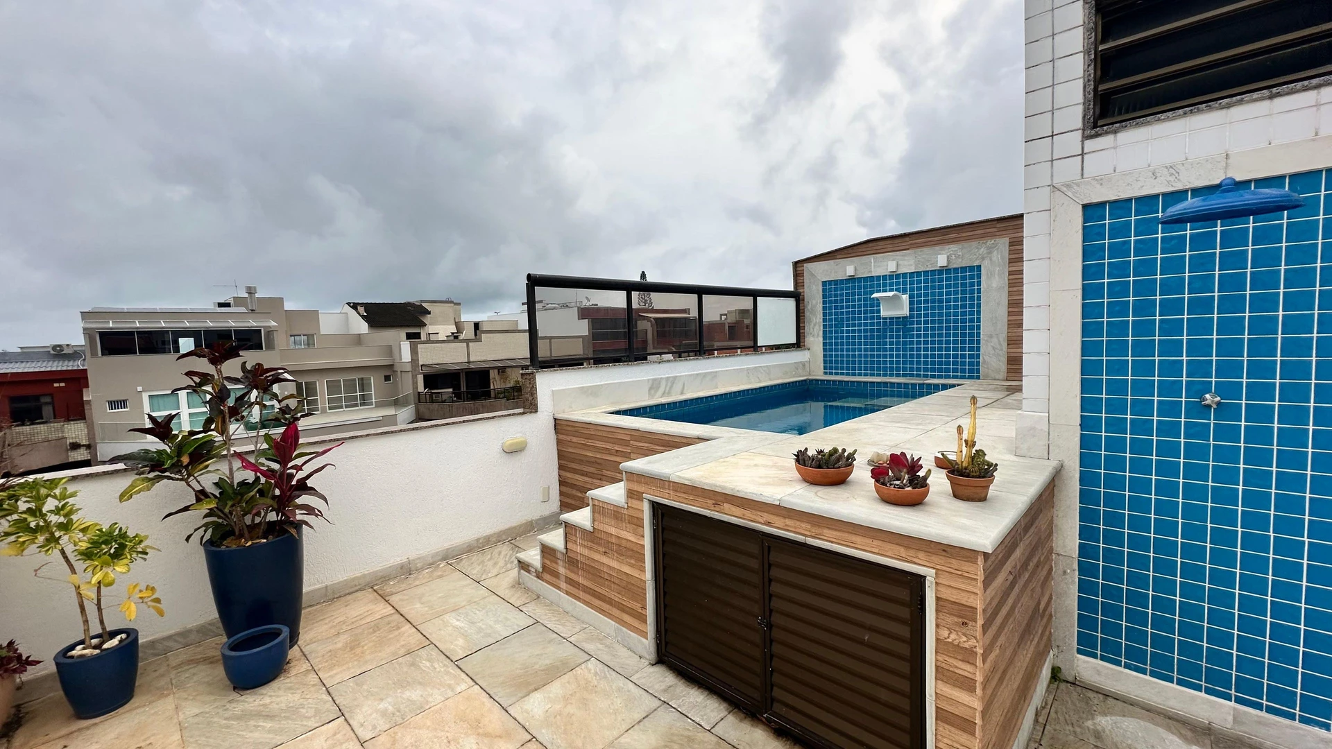 300 m² apartment with a washing machine and a dishwasher — photo 11