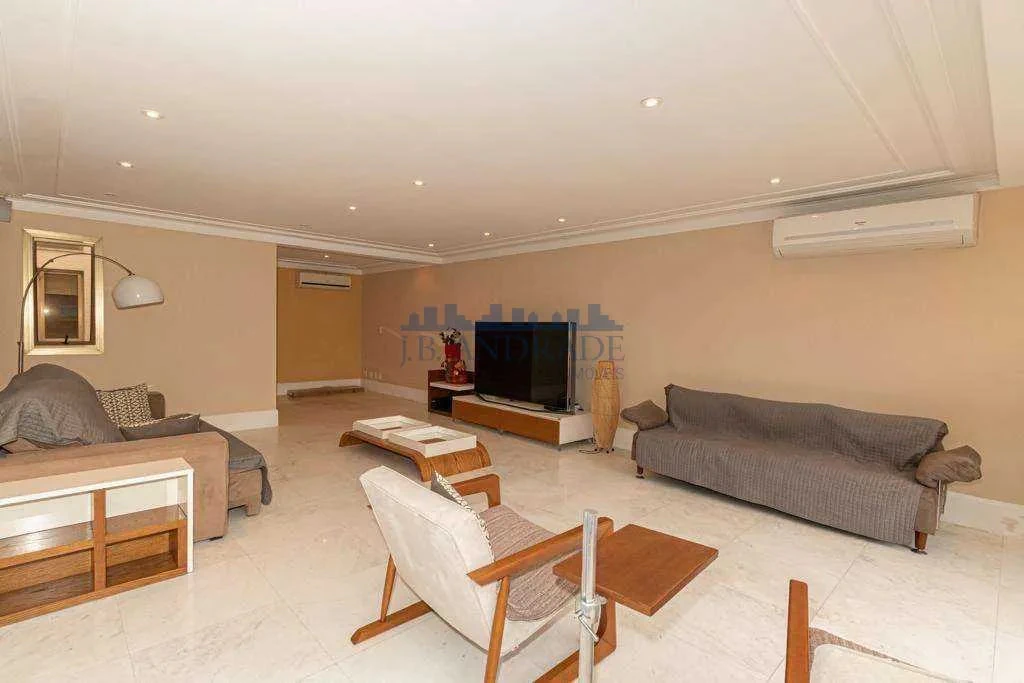 4-bedroom apartment in a building with a sauna — photo 9