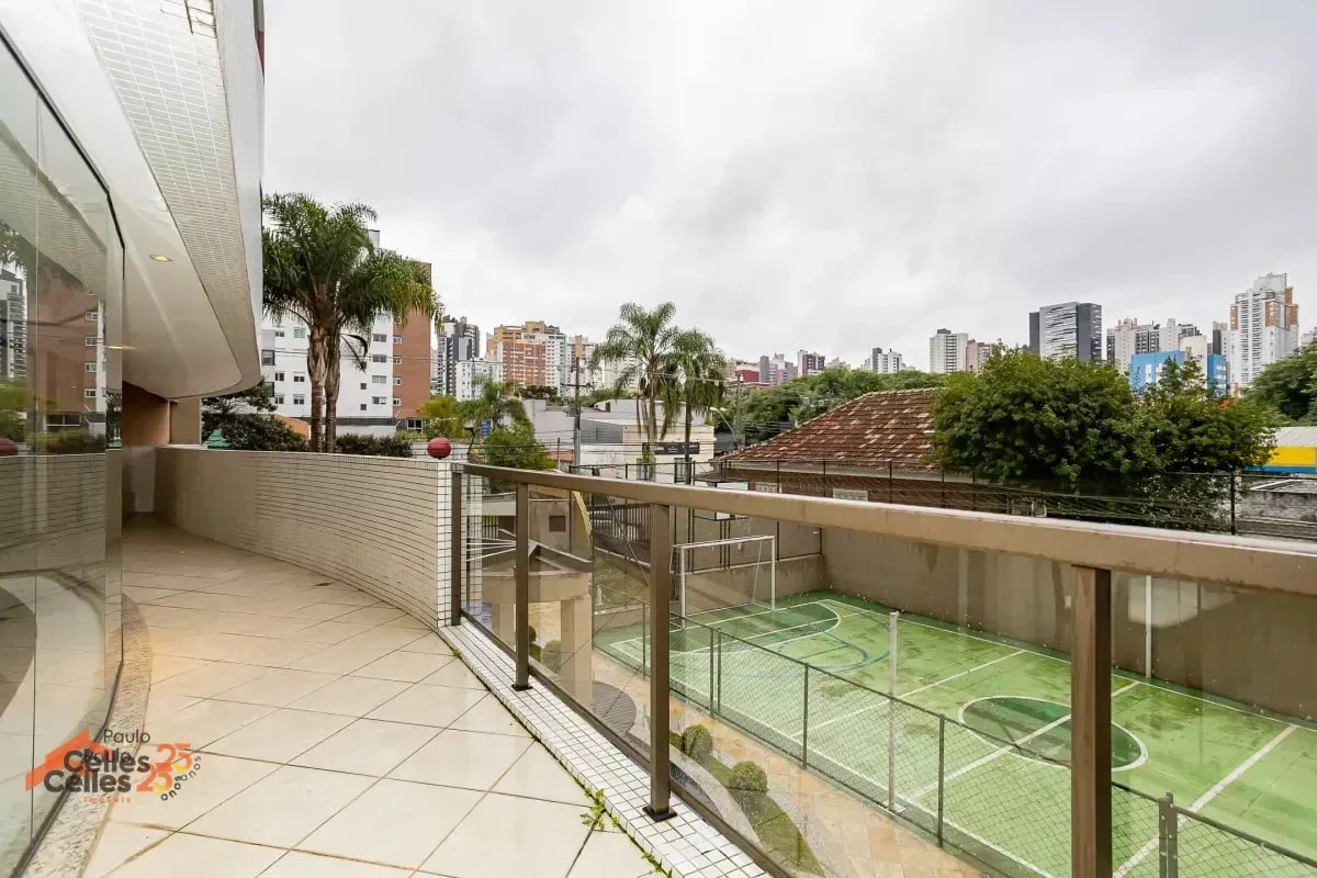 3-bedroom apartment with a grill on the balcony in Curitiba — photo 16
