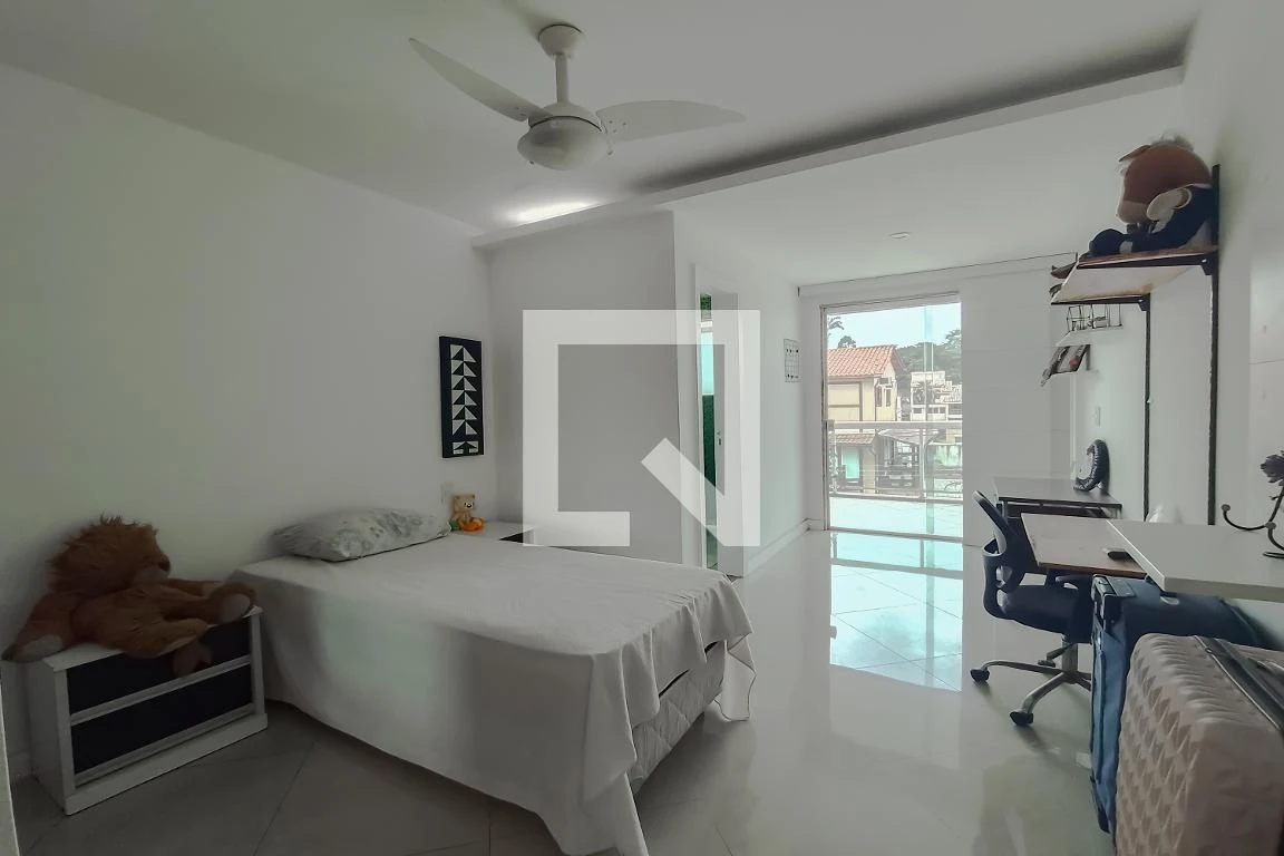 460 m² house with a water view and a private pool — photo 21