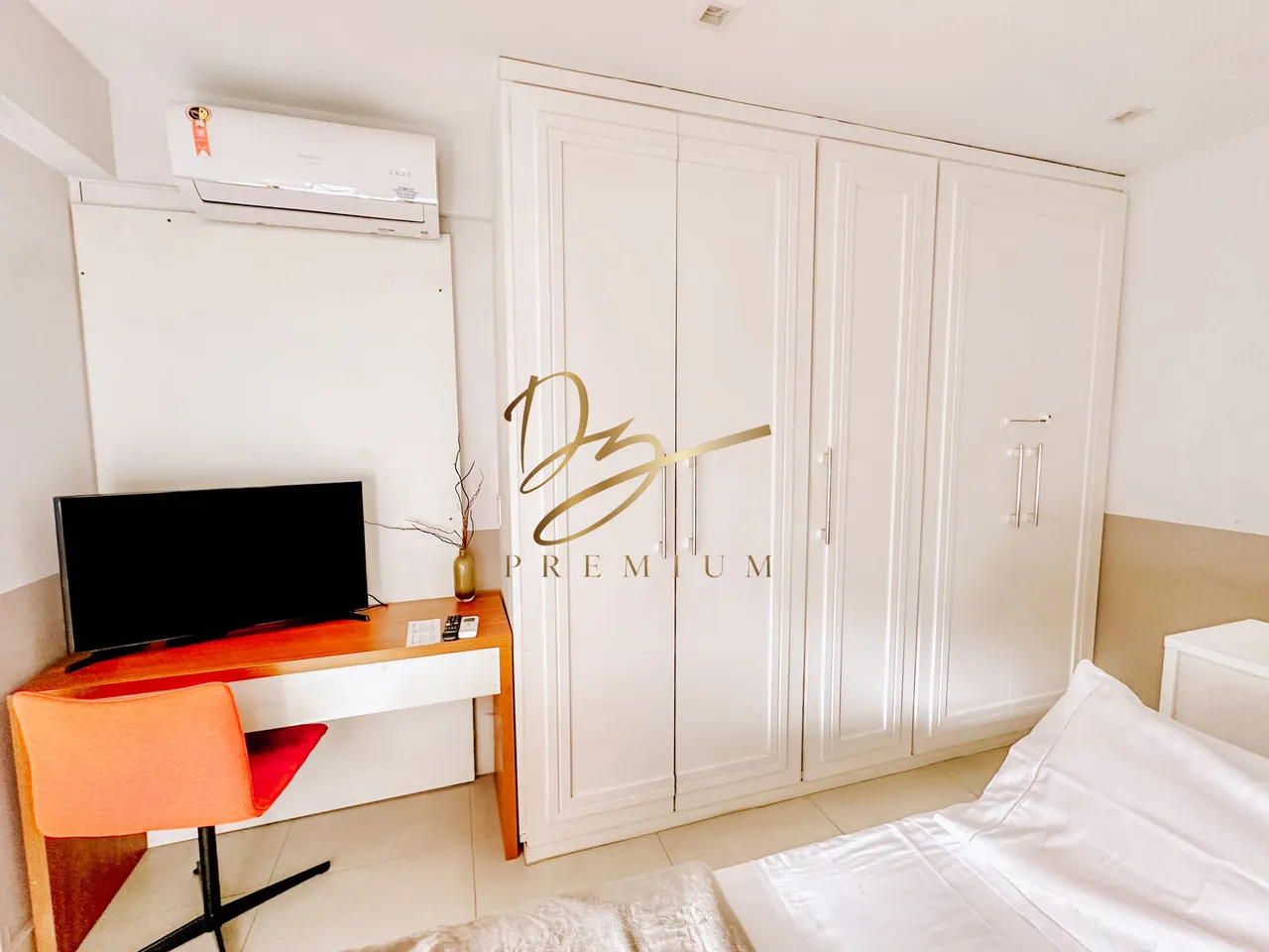 Furnished 2-bedroom, 2-bath apartment with parking — photo 9