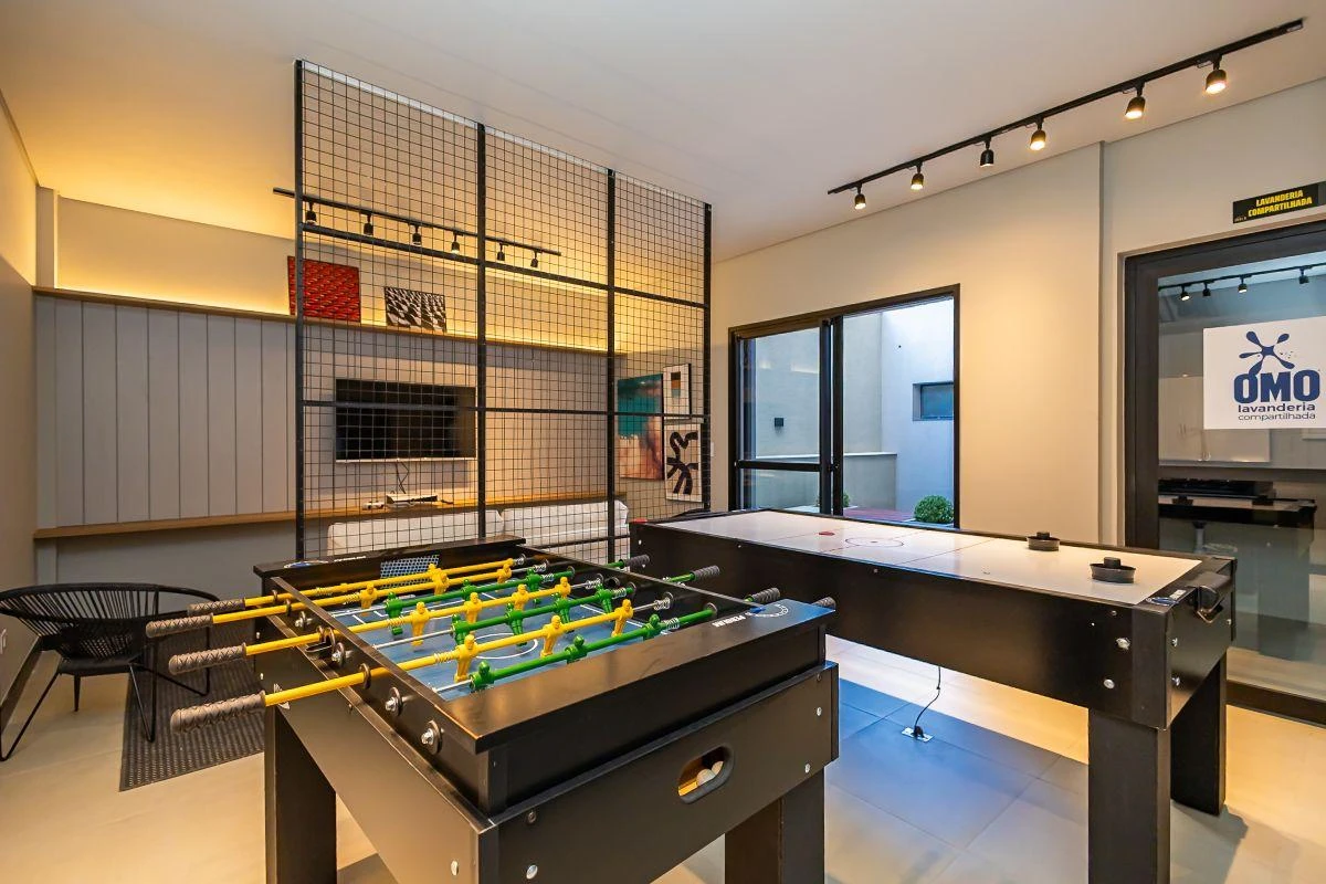 One-bedroom apartment in a building with a gym — photo 9