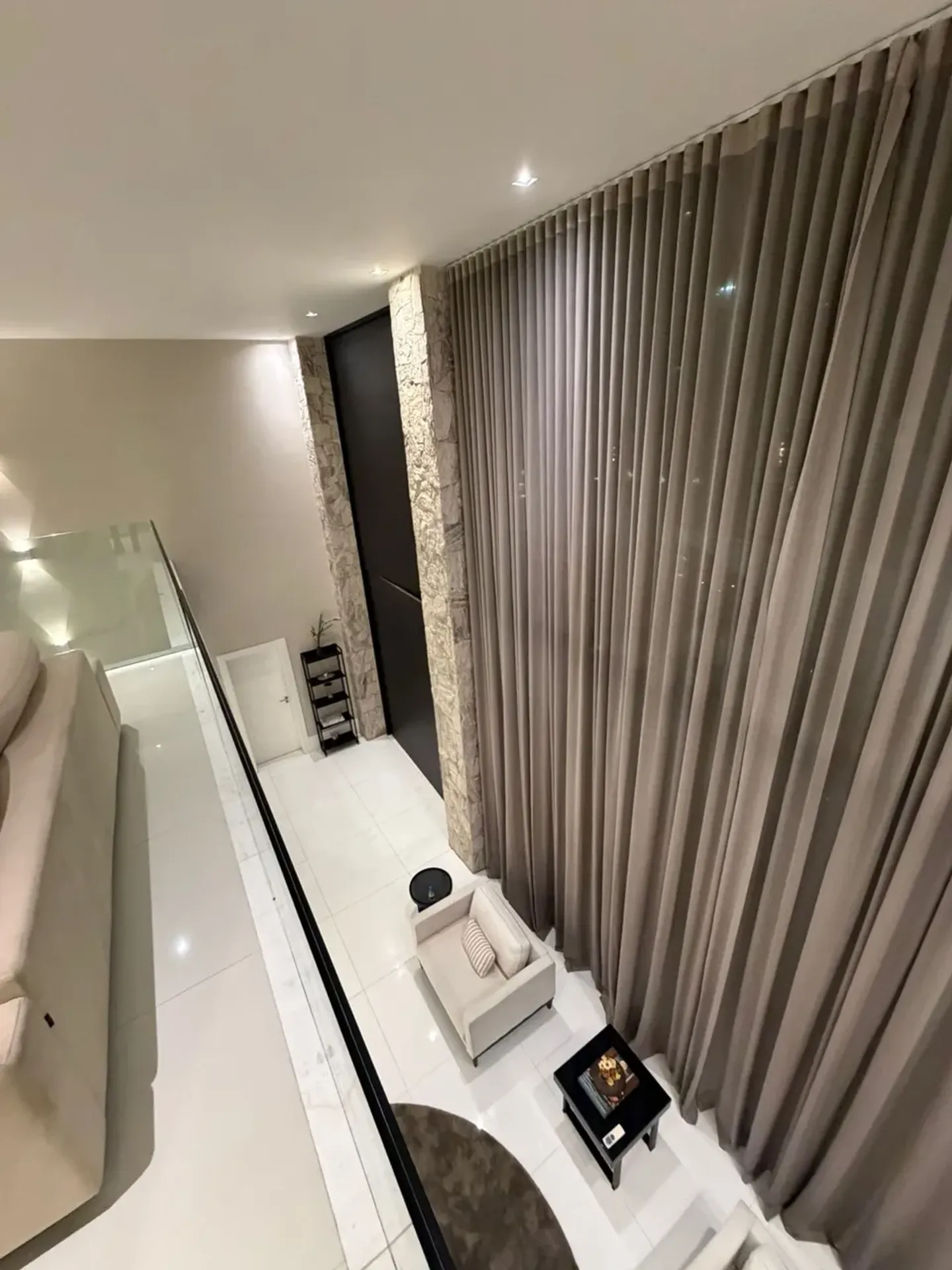 Furnished house with 5 bedrooms and 880 m² — photo 27