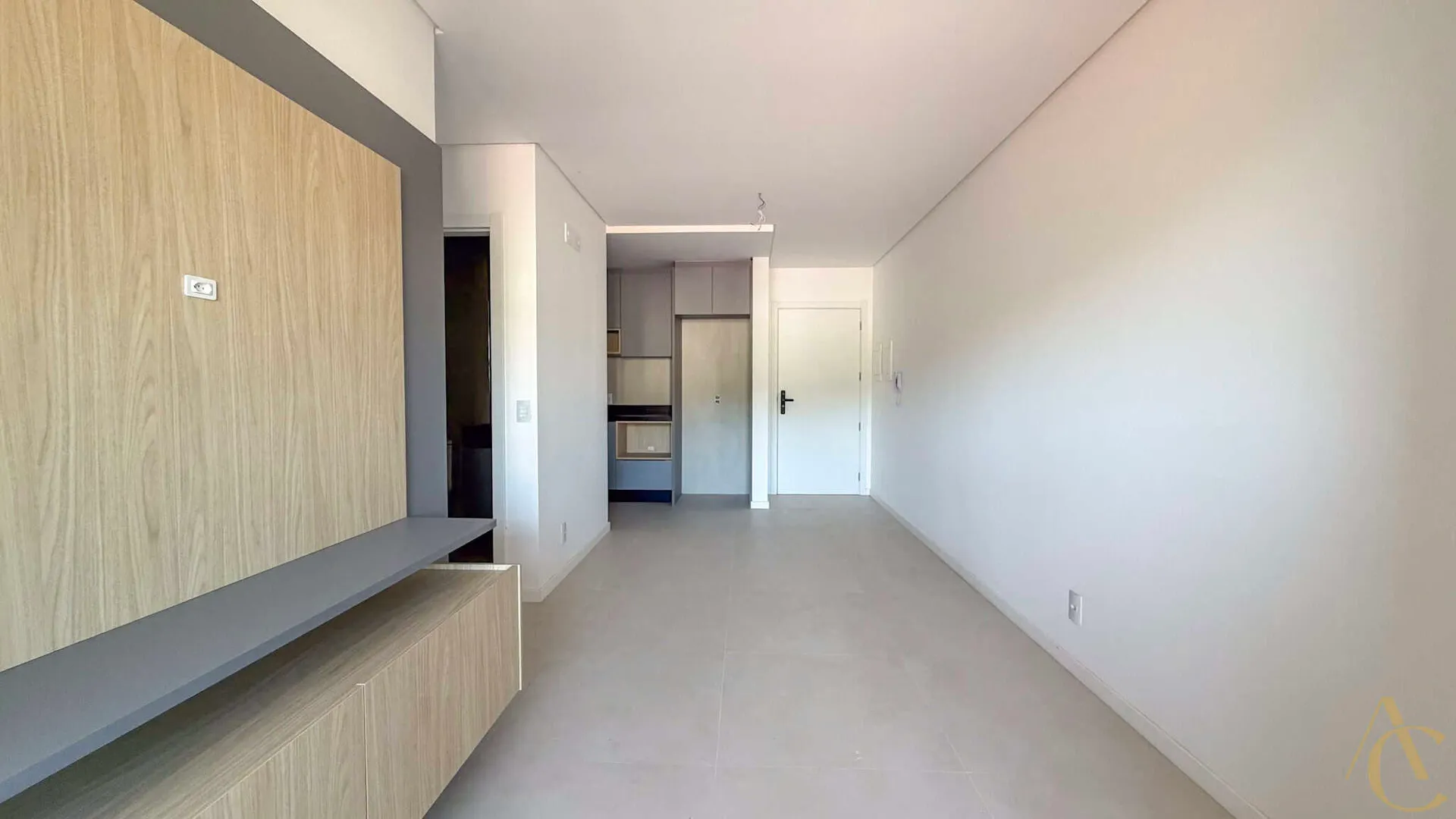 Glass-enclosed balcony in a 2-bedroom apartment, 69 m² — photo 44