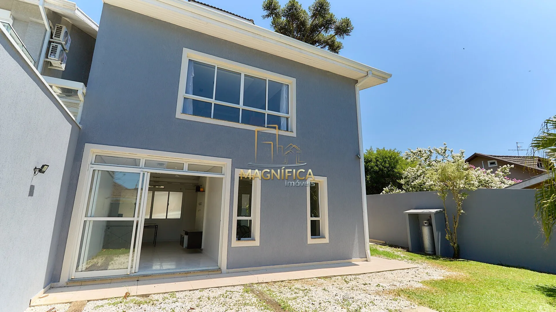 House with 4 bedrooms and 3 en-suite suites, 4 parking spaces — photo 58
