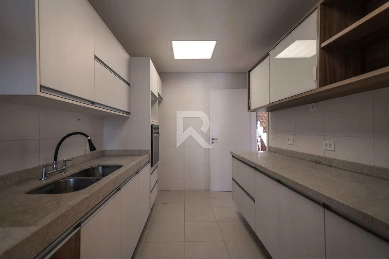 Apartamento de 231 m² com 4 quartos e 5 banheiros — photo 13