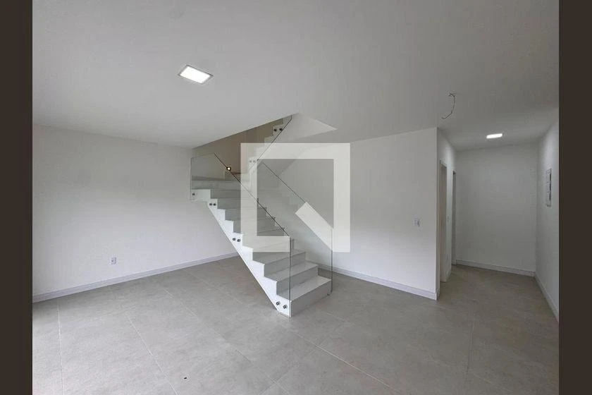 Rental house with 4 bedrooms and 222 m², balcony — photo 4