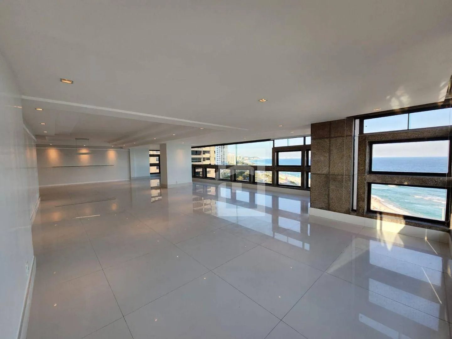 4-bedroom apartment with enclosed balcony and private garden — photo 33