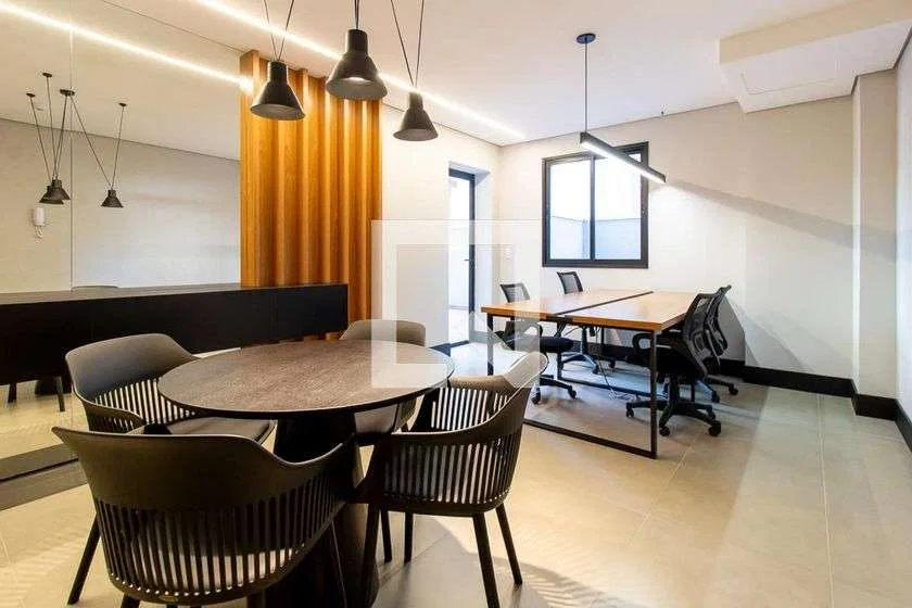 Unfurnished 1-bedroom apartment with a compact kitchen — photo 20