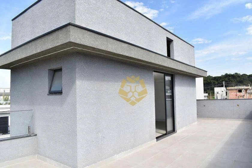 Three-storey house with 3 en-suite bedrooms and a private garden — photo 11