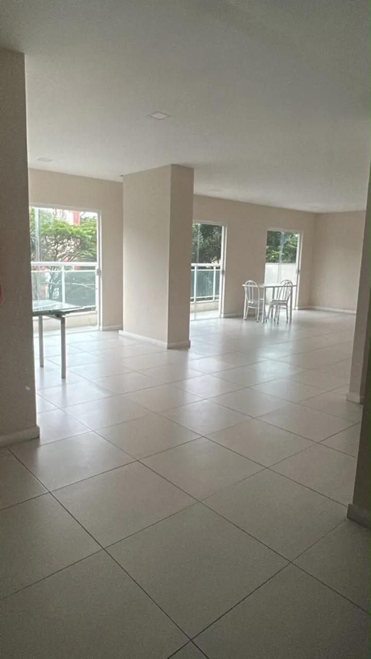 Apartamento de 2 quartos em condomínio com piscina — photo 2