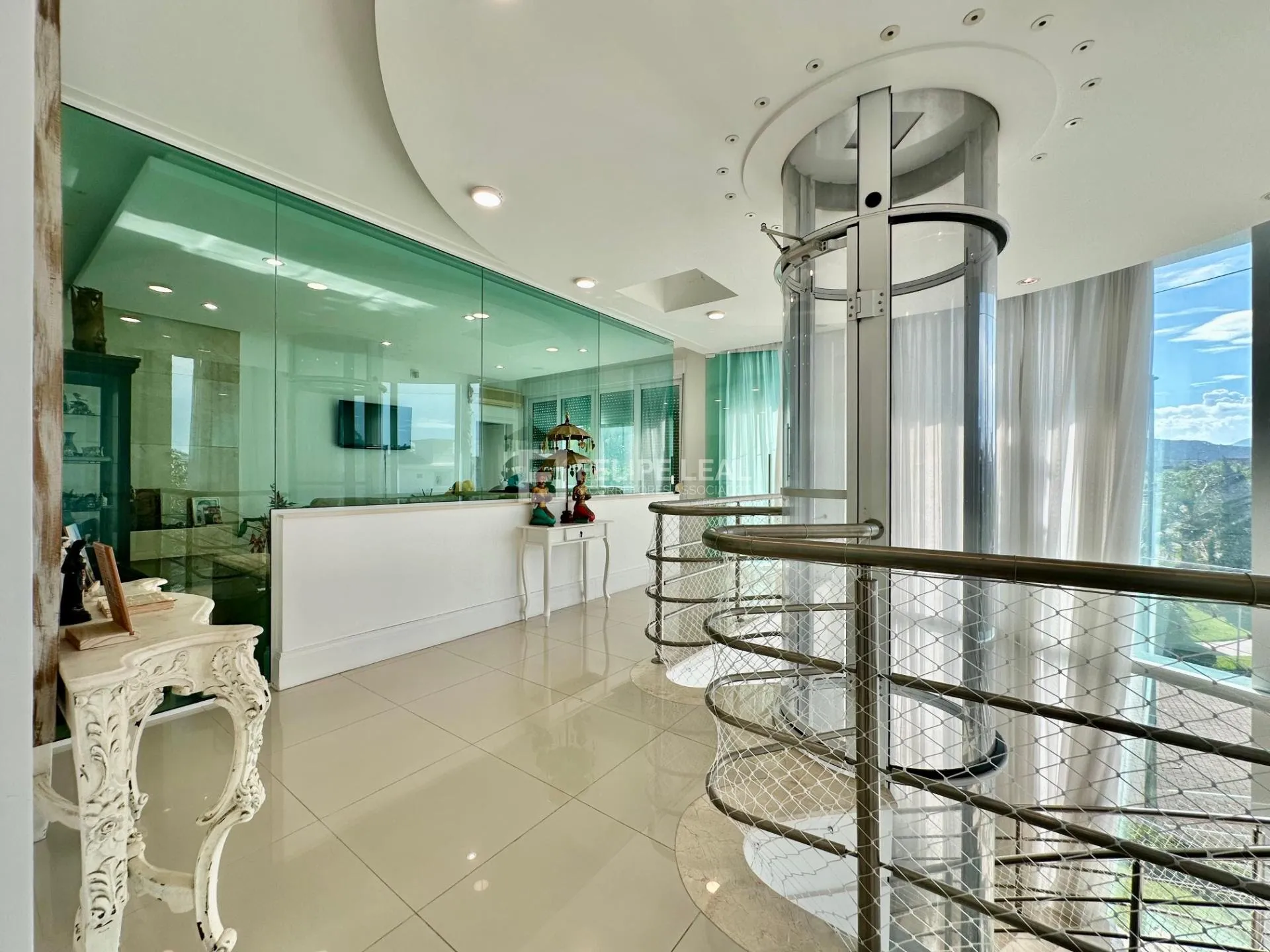 Casa en alquiler con 7 dormitorios y 5 baños, 612 m² — photo 11