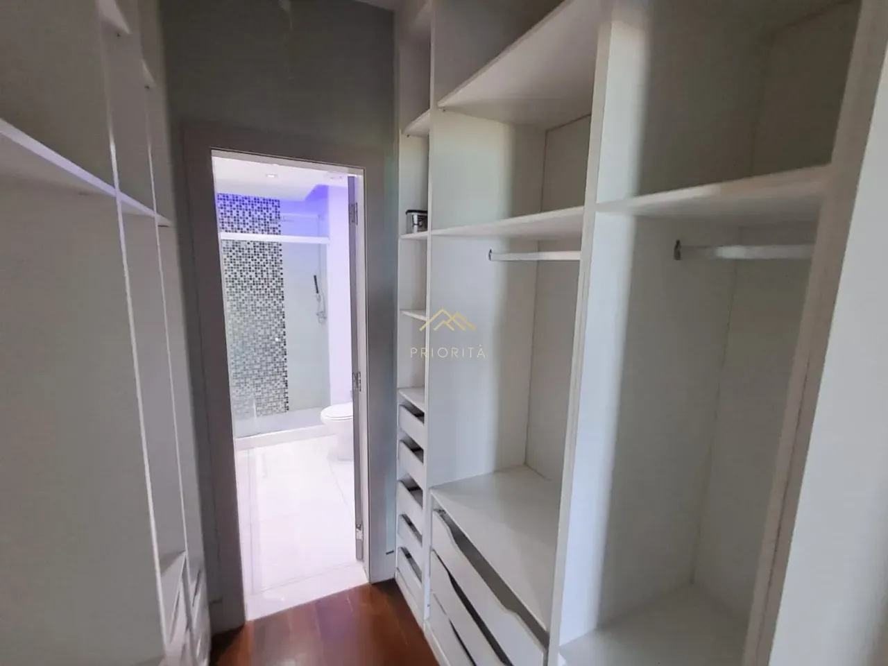 Apartamento sem mobília com 3 quartos e varanda envidraçada — photo 16