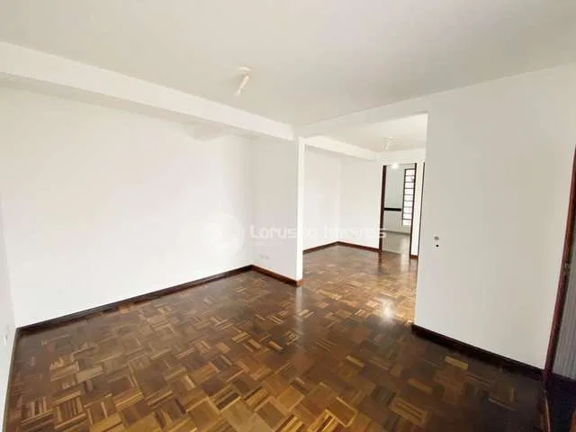 190 m² house with a bathtub and a home office — photo 5