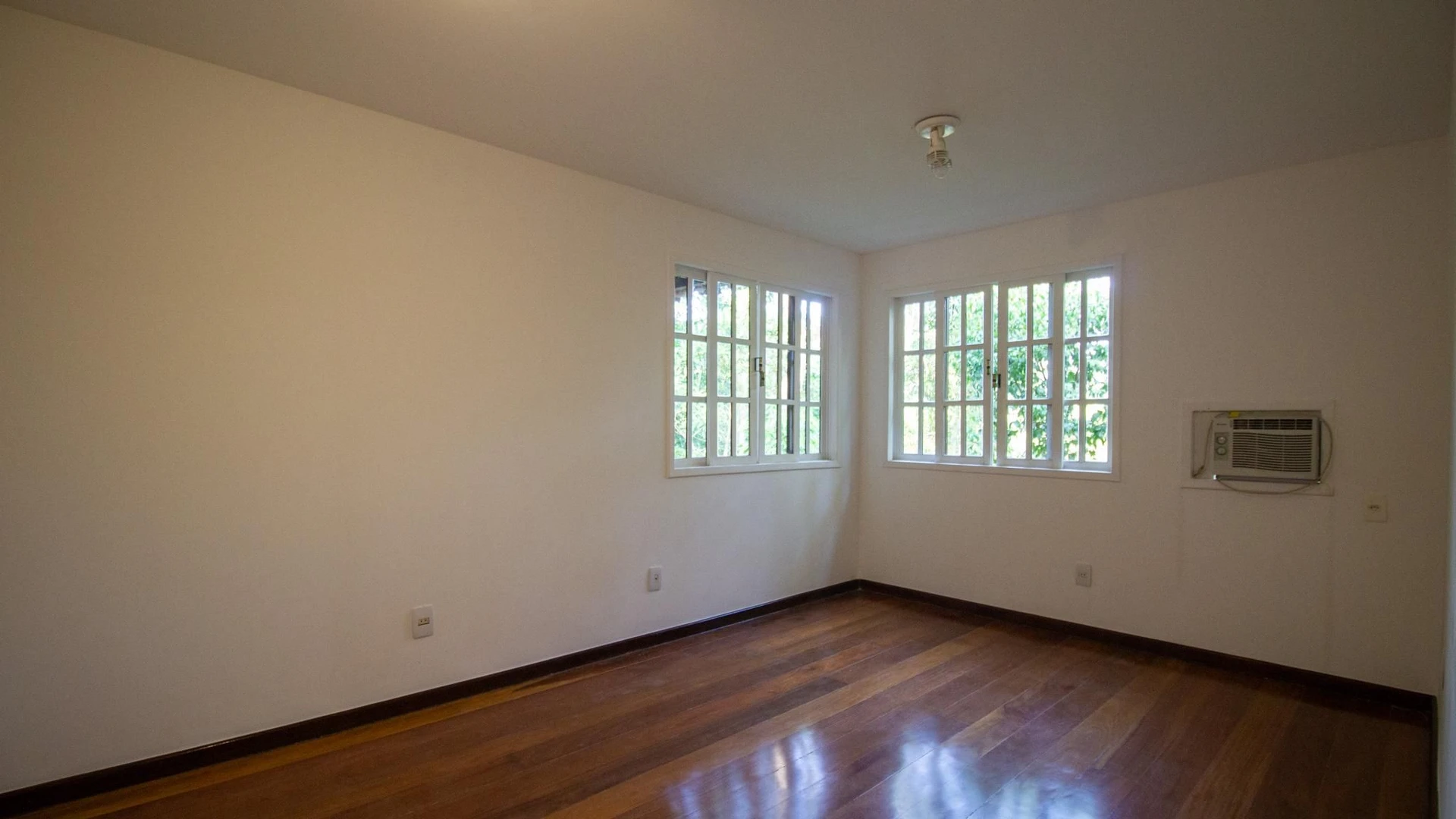 Casa com 4 quartos e 4 banheiros, com 3 vagas — photo 43