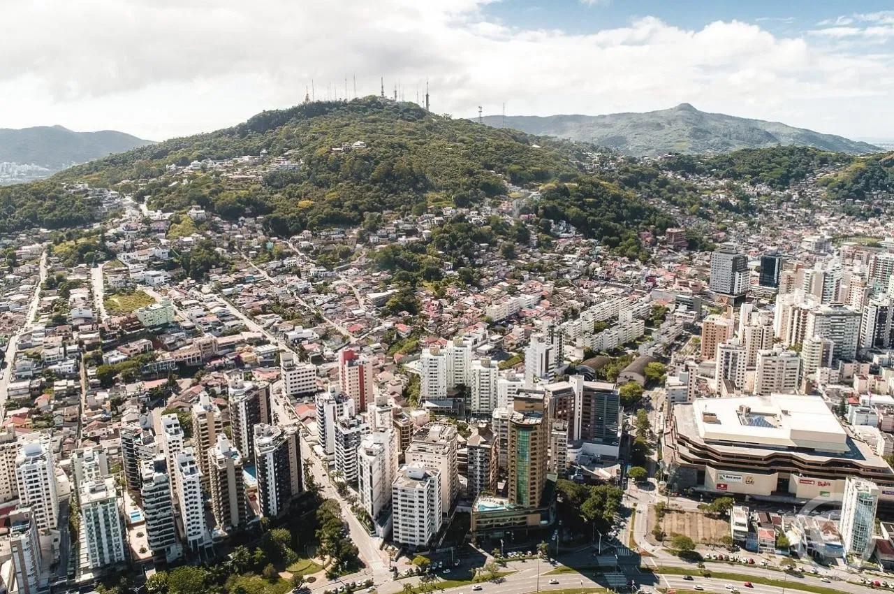 2-bedroom apartment with a water view in Florianópolis — photo 5