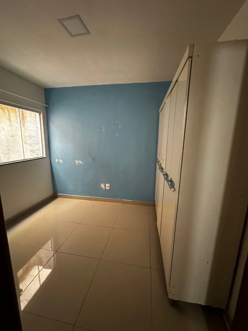 Unfurnished 2-bedroom apartment with laundry area — photo 5