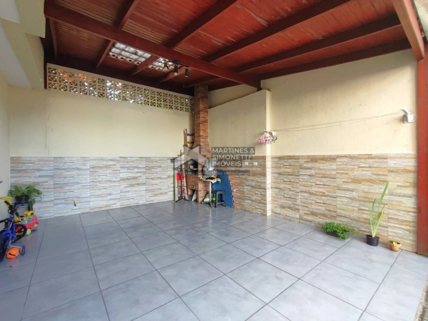 3-bedroom house with a walk-in closet in Curitiba — photo 23