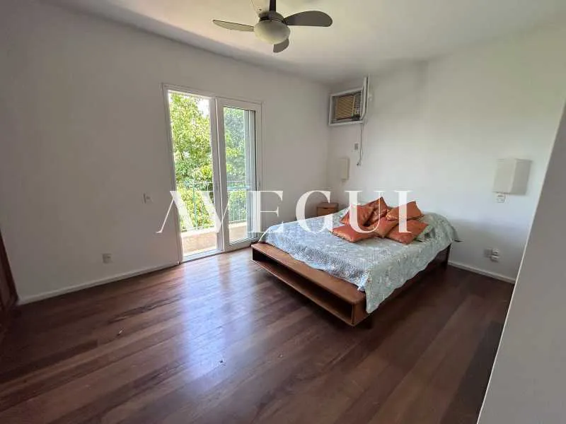 600 m² house with 4 bedrooms and a closed kitchen — photo 4