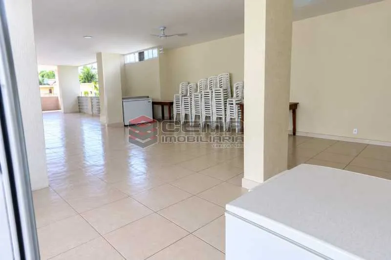 2-bedroom apartment in a building with a gym — photo 15