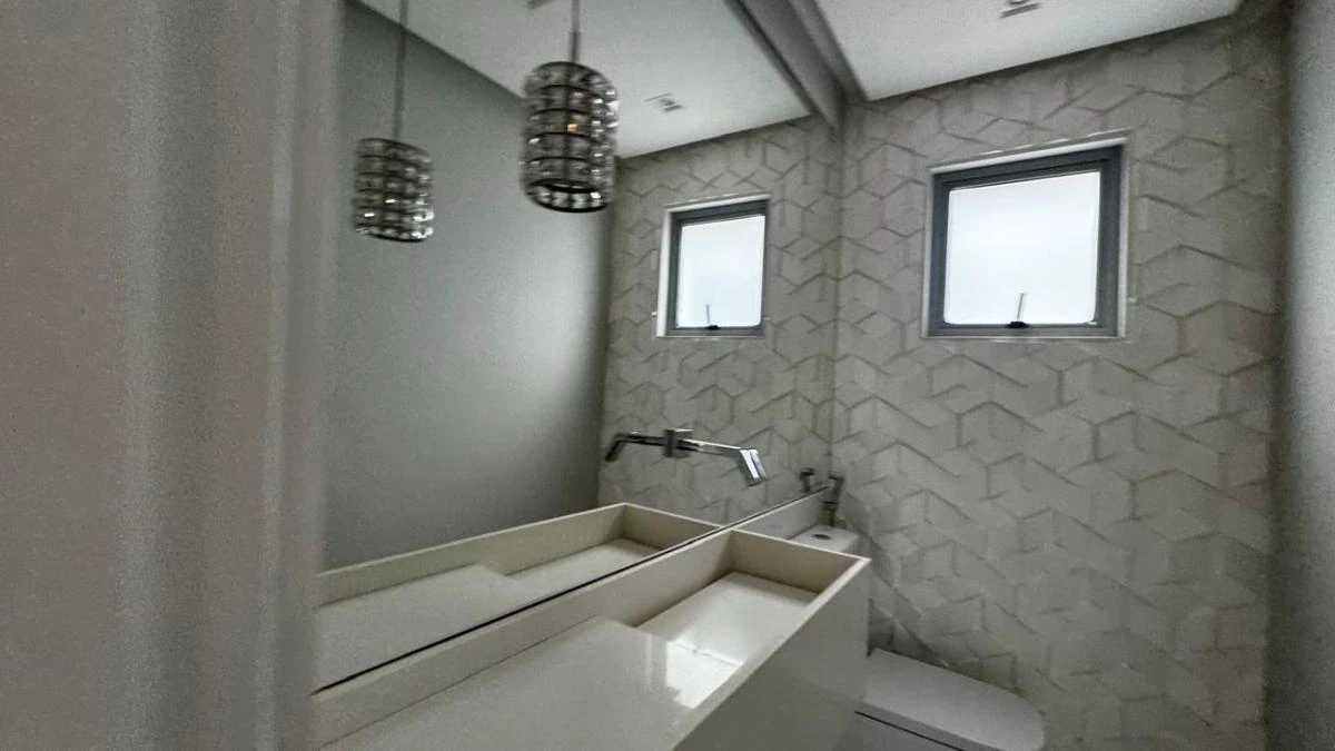 Condominium house with 3 en-suite bedrooms and 300 m² — photo 24