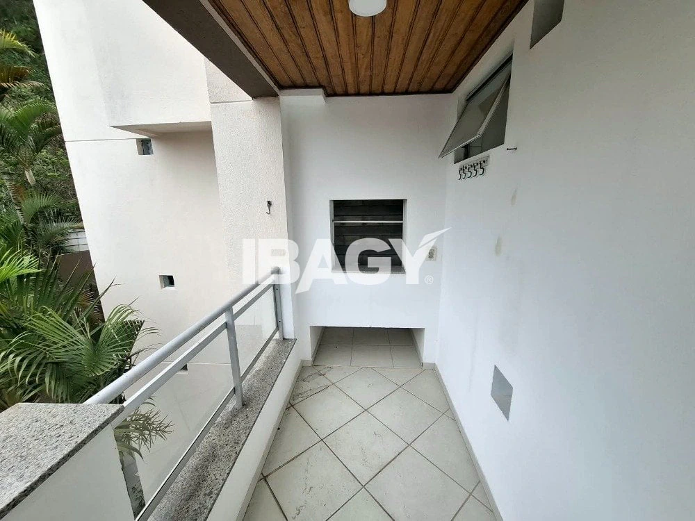 One-bedroom apartment with a water view — photo 12