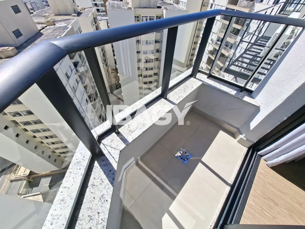 Studio with a glassed-in balcony and open-plan kitchen — photo 184