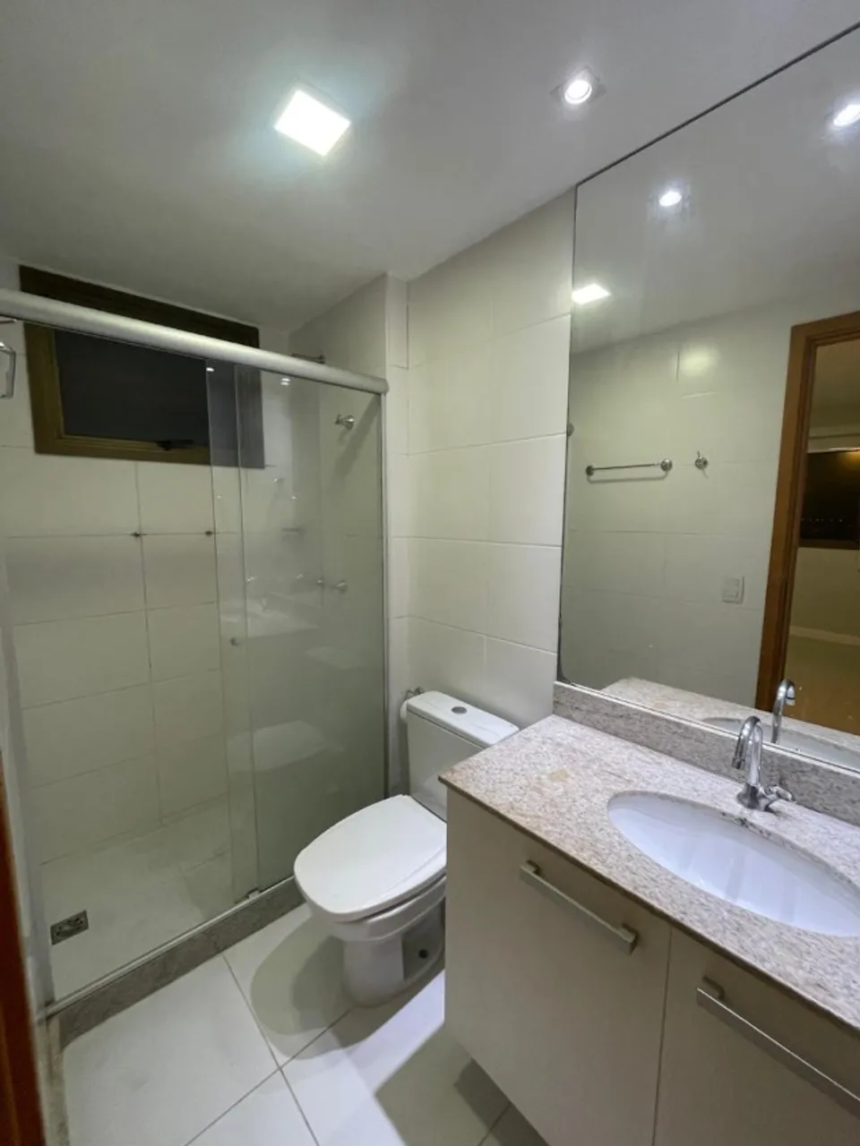 Балкон с грилем и 2 спальни: квартира 65 м² — photo 10