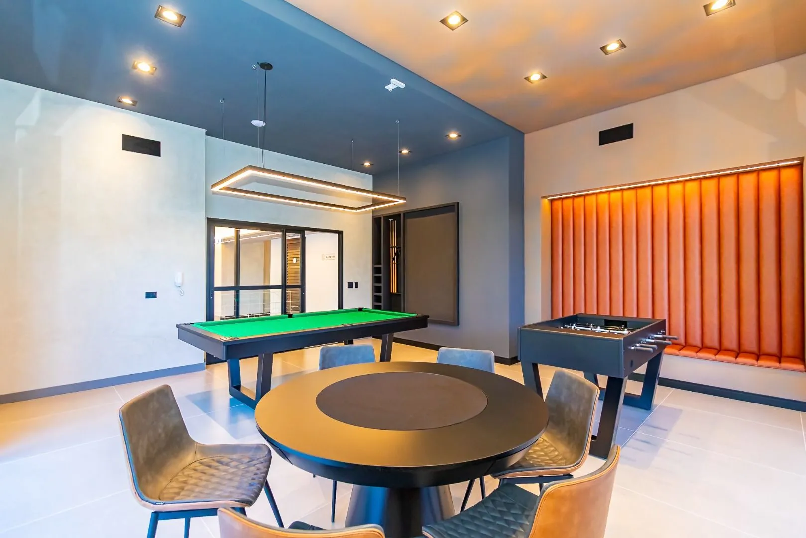 Furnished apartment, 78 m², with a glass-enclosed balcony — photo 144
