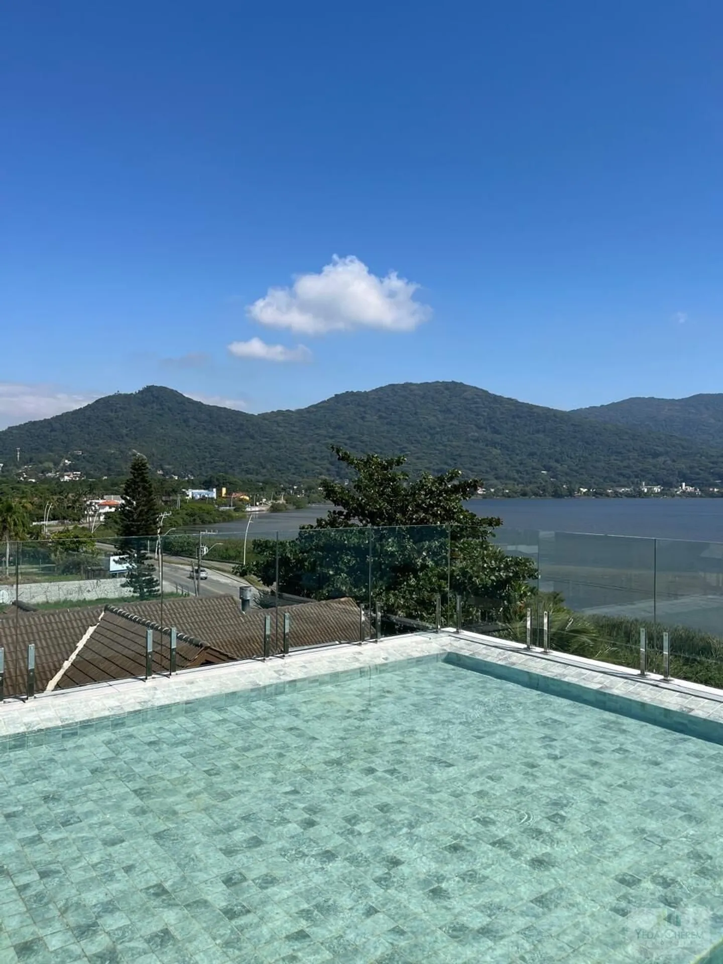 Furnished studio, 55 m², with a water view — photo 13