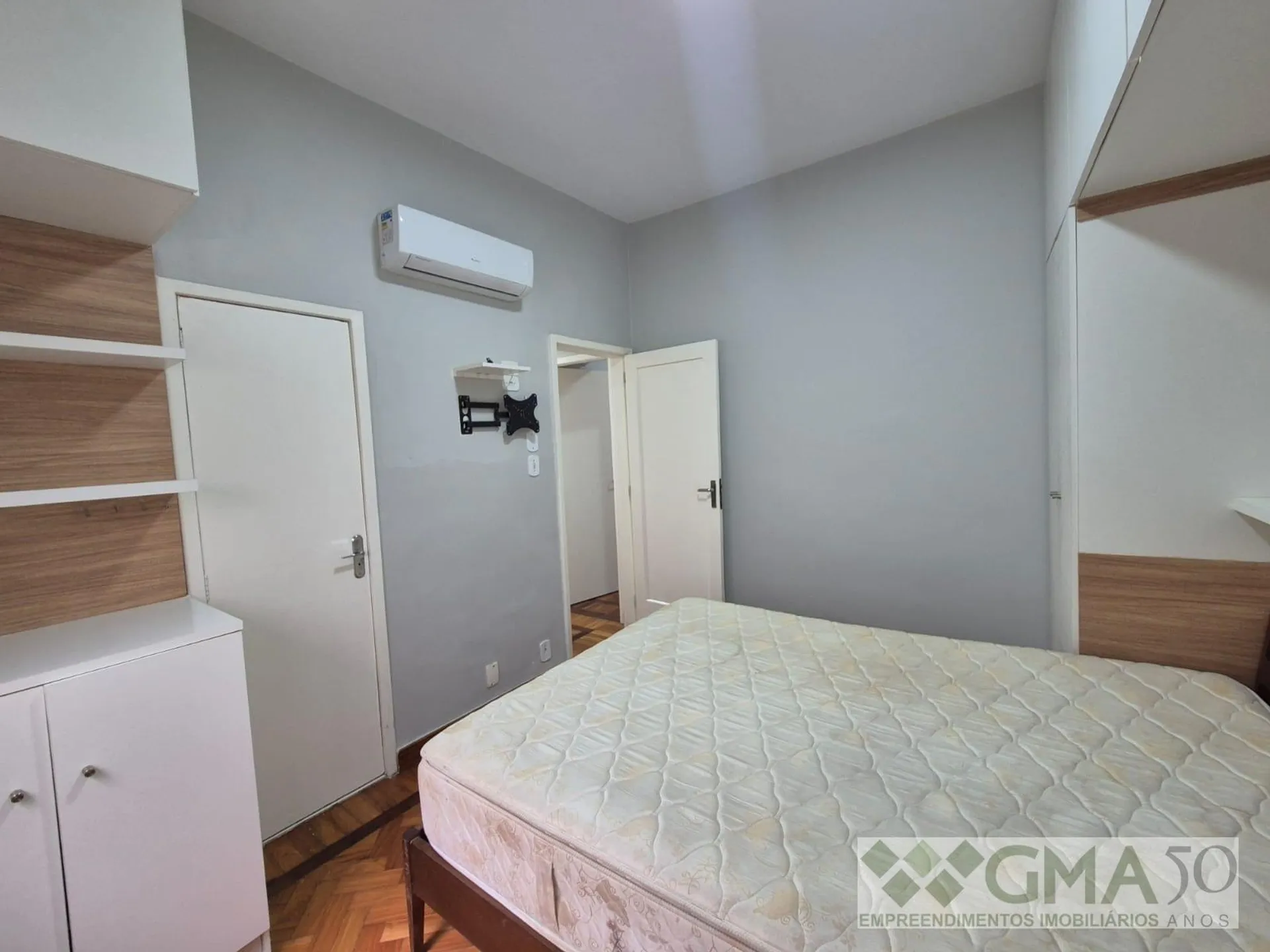 Furnished apartment, 90 m², with wood or laminate floors — photo 12