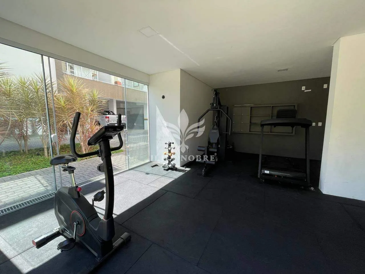 Furnished 3-bedroom apartment with 1 suite and balcony — photo 14