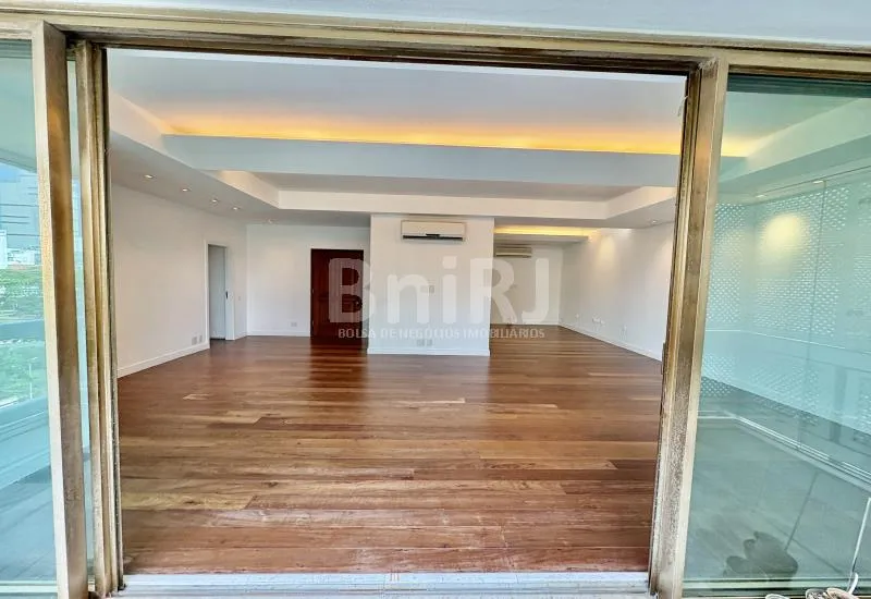 Apartamento de 180 m² com varanda fechada e fogão a gás — photo 10