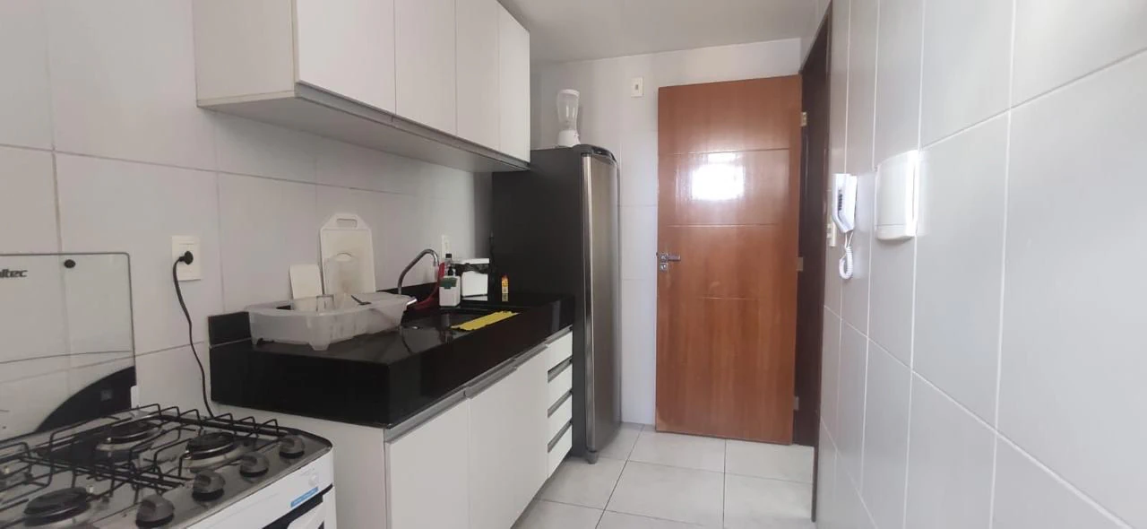 Furnished 2-bedroom apartment with an en-suite and parking — photo 2