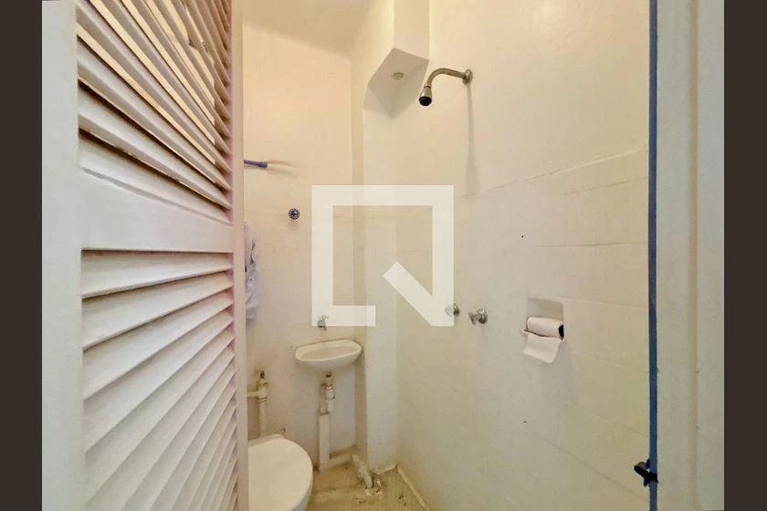 Furnished apartment with 3 bedrooms and 200 m² — photo 43