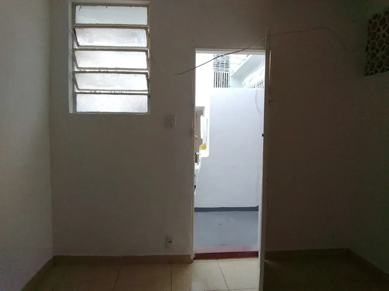 Casa sem mobília com 4 quartos e 1 banheiro — photo 14