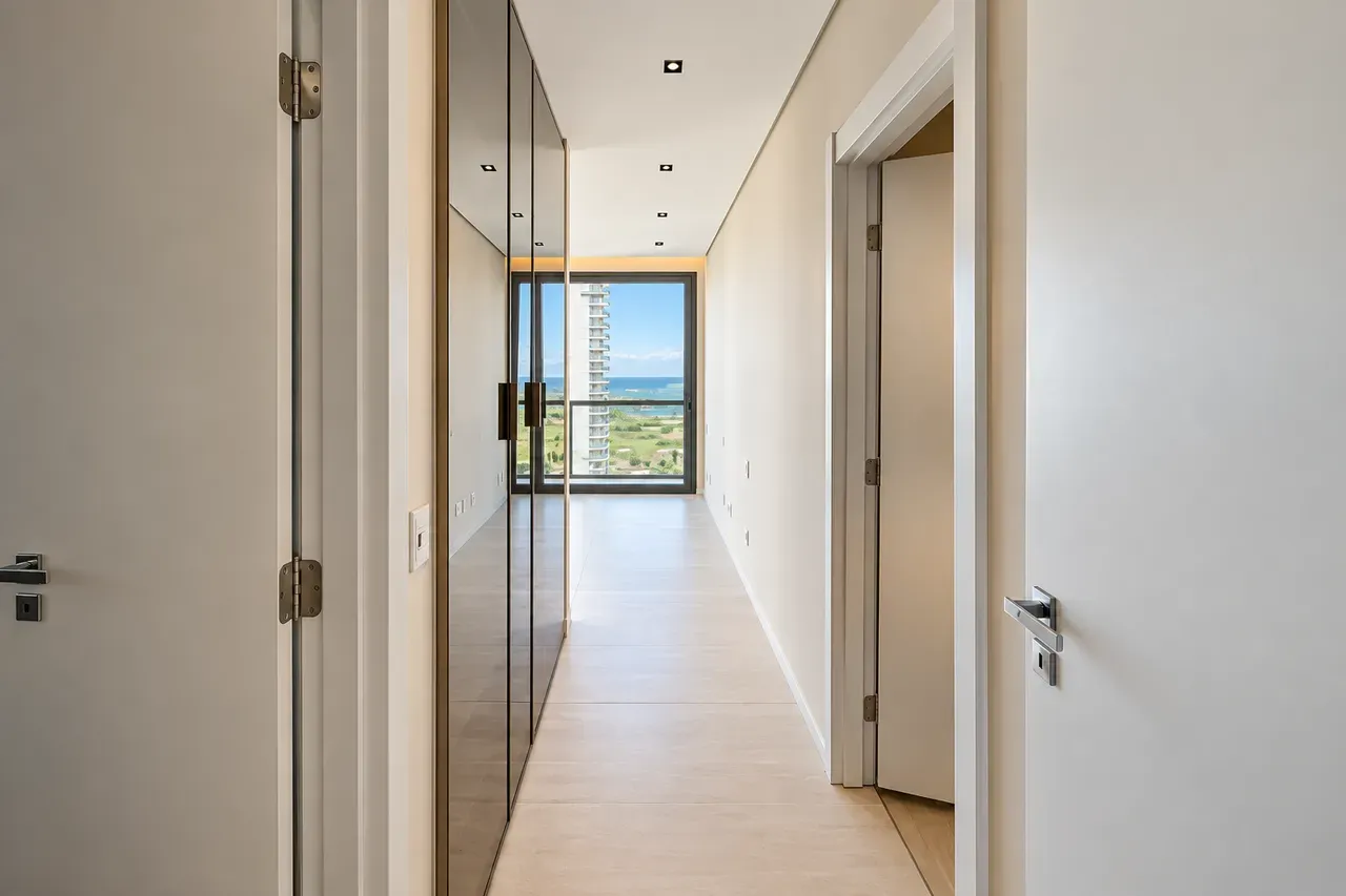 4-bedroom apartment with a water view — photo 26