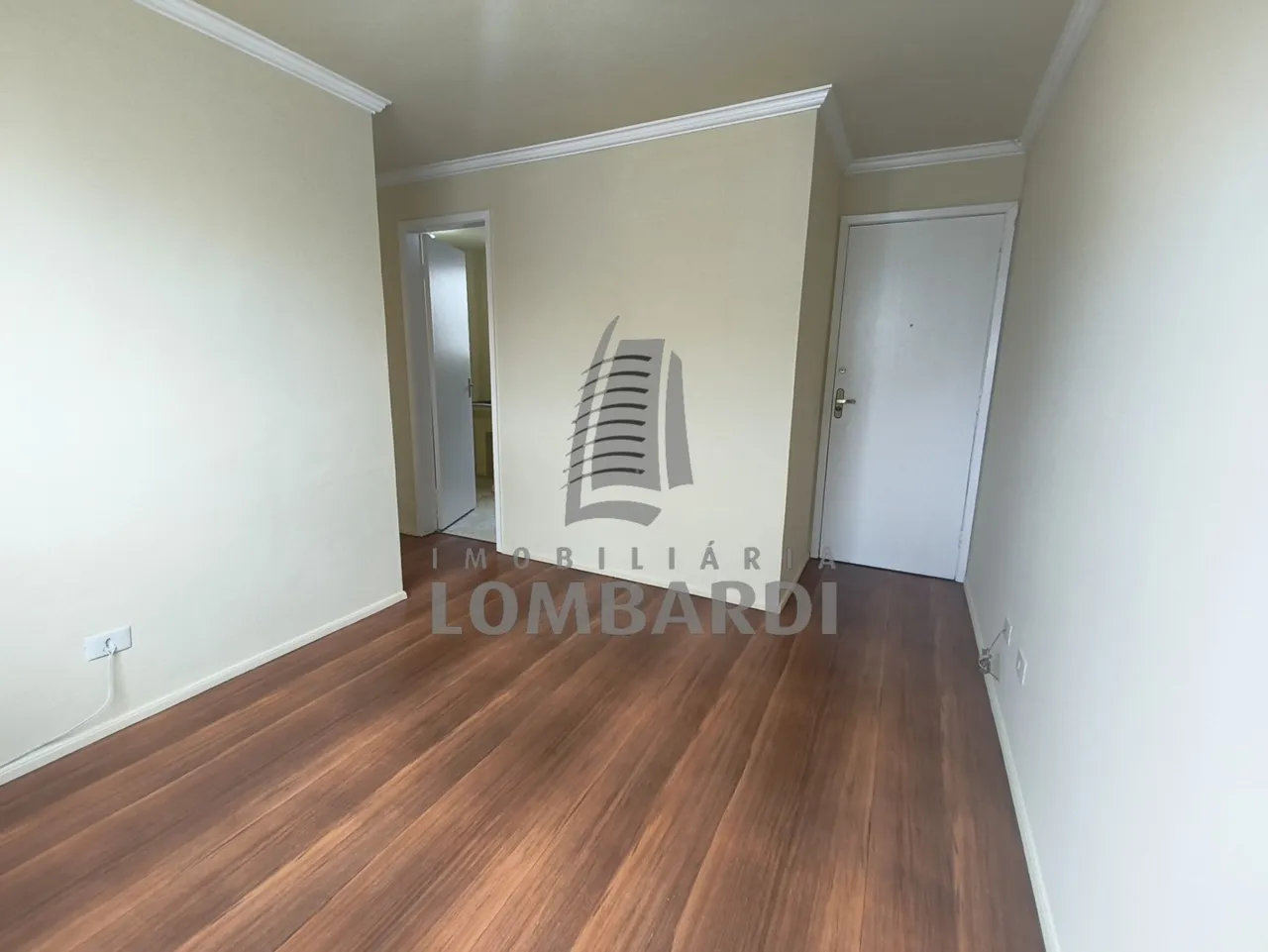 Unfurnished 3-bedroom apartment with 57 m² and a separate kitchen — photo 3