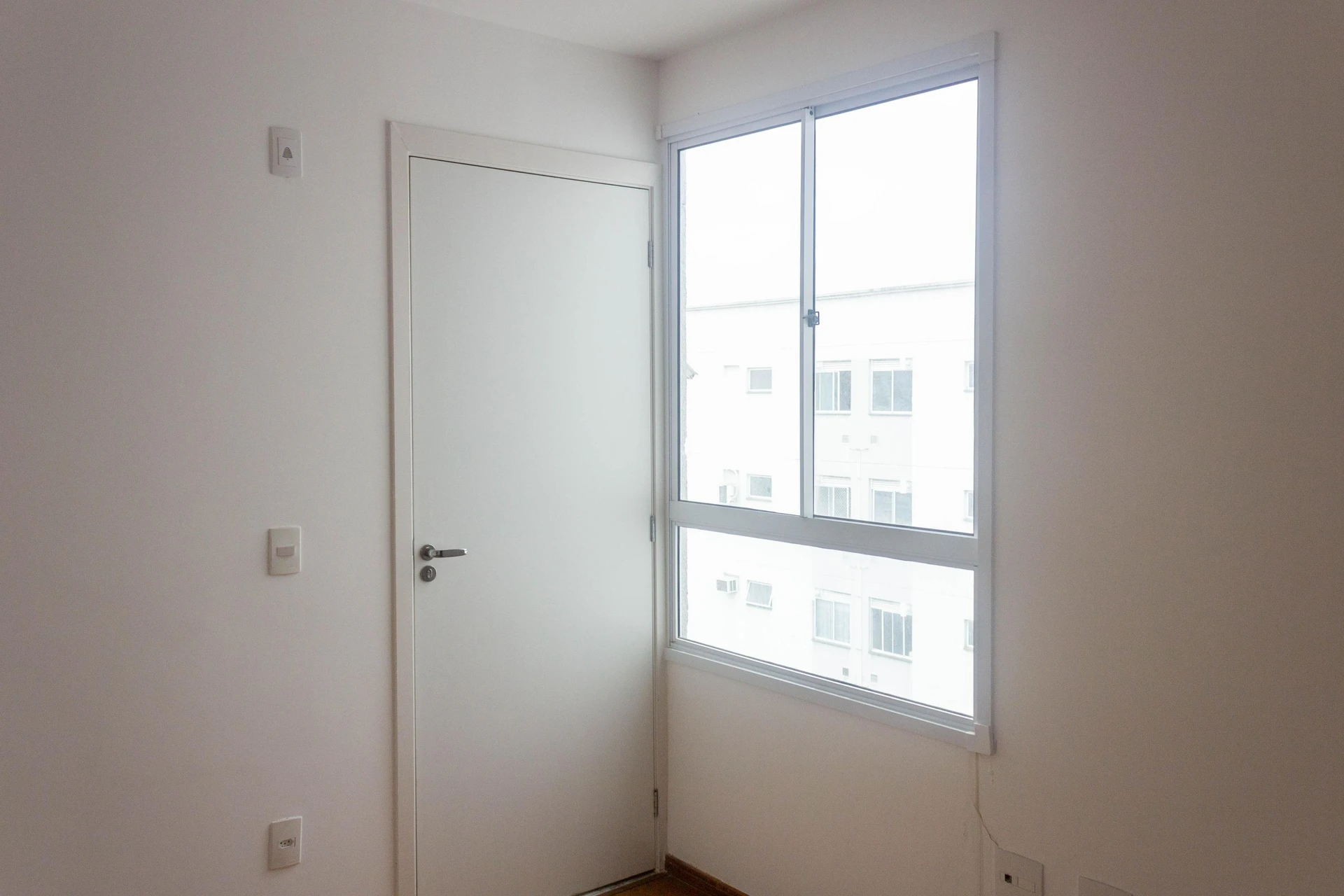 Деревянный пол или ламинат и 2 спальни: квартира 44 м² — photo 20