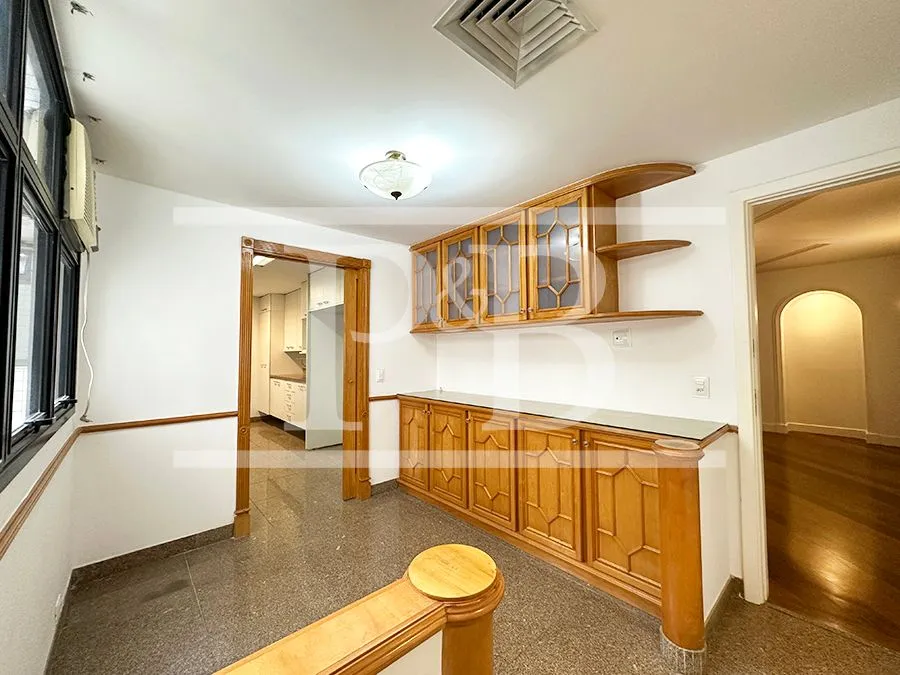 300 m² apartment with 4 bedrooms and 4 parking spots — photo 24