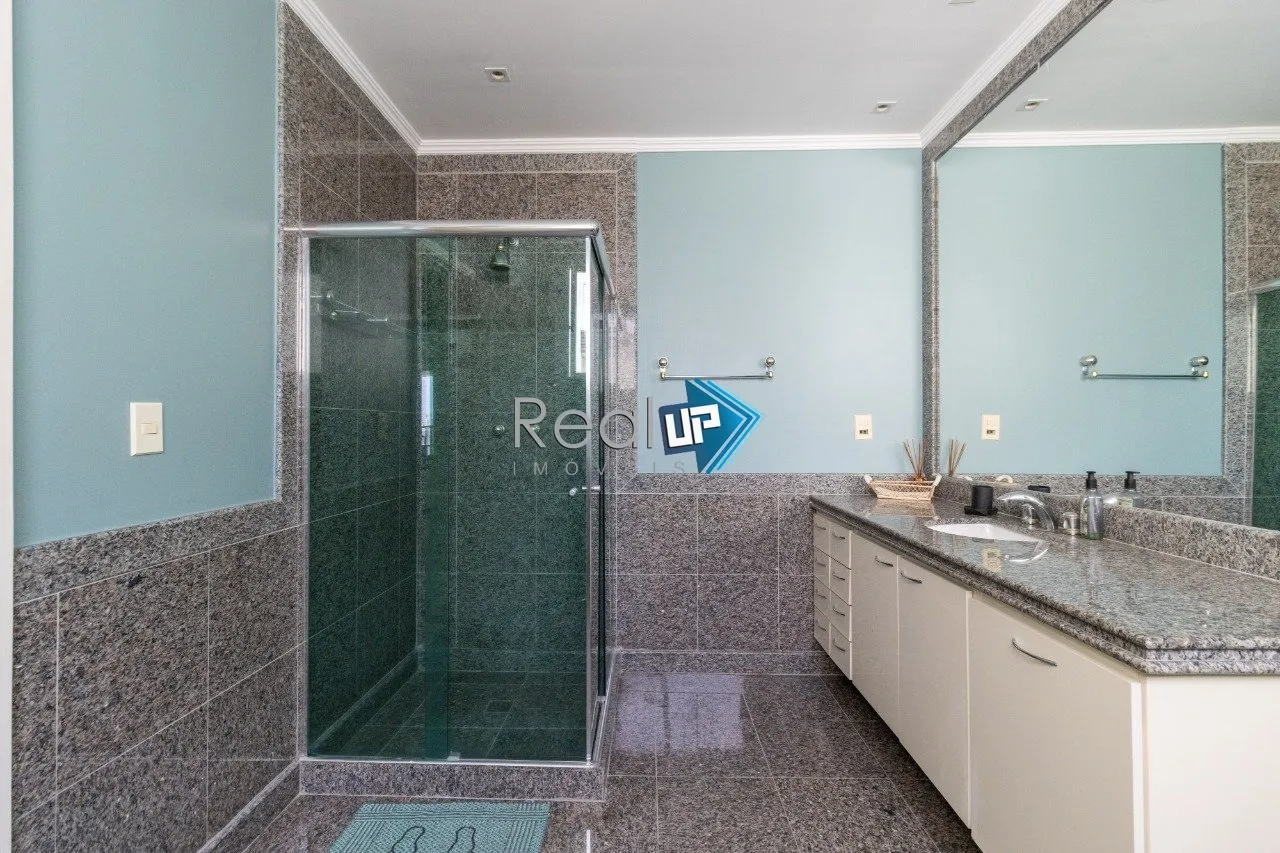 Condominium house with 5 bedrooms and 1081 m² plus laundry — photo 35