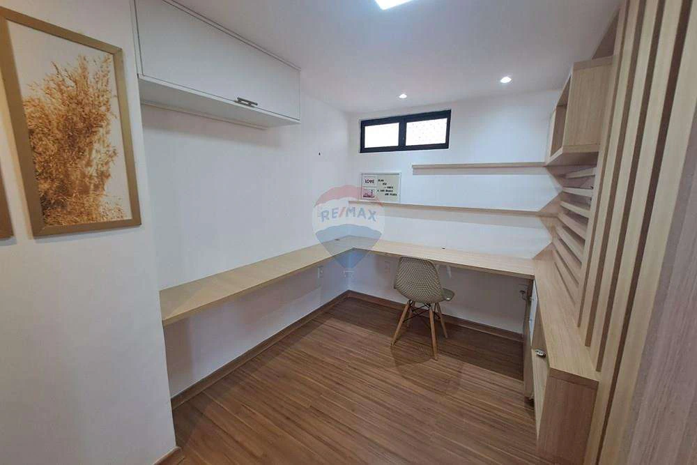 Apartment with 3 en-suite bedrooms and a balcony — photo 2