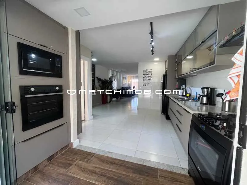 House with 4 bedrooms and open-plan gas kitchen — photo 12