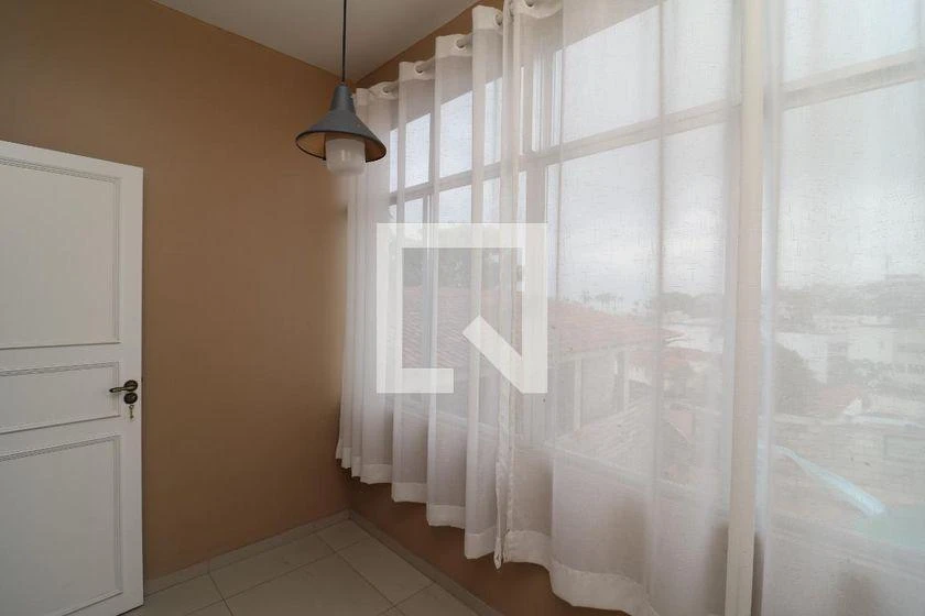 Home office in a 10-bedroom house, 747 m² — photo 37